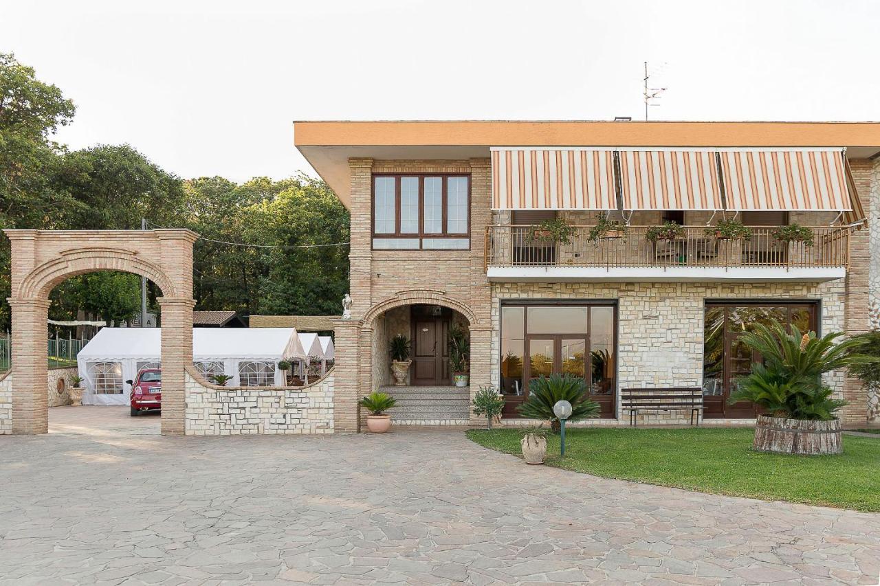 Rooms & Restaurant Il Castagneto Campagna Exteriör bild