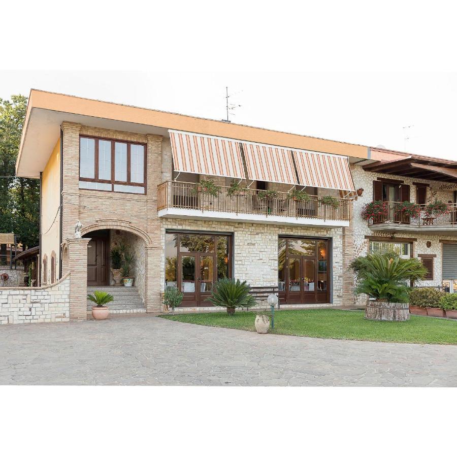 Rooms & Restaurant Il Castagneto Campagna Exteriör bild