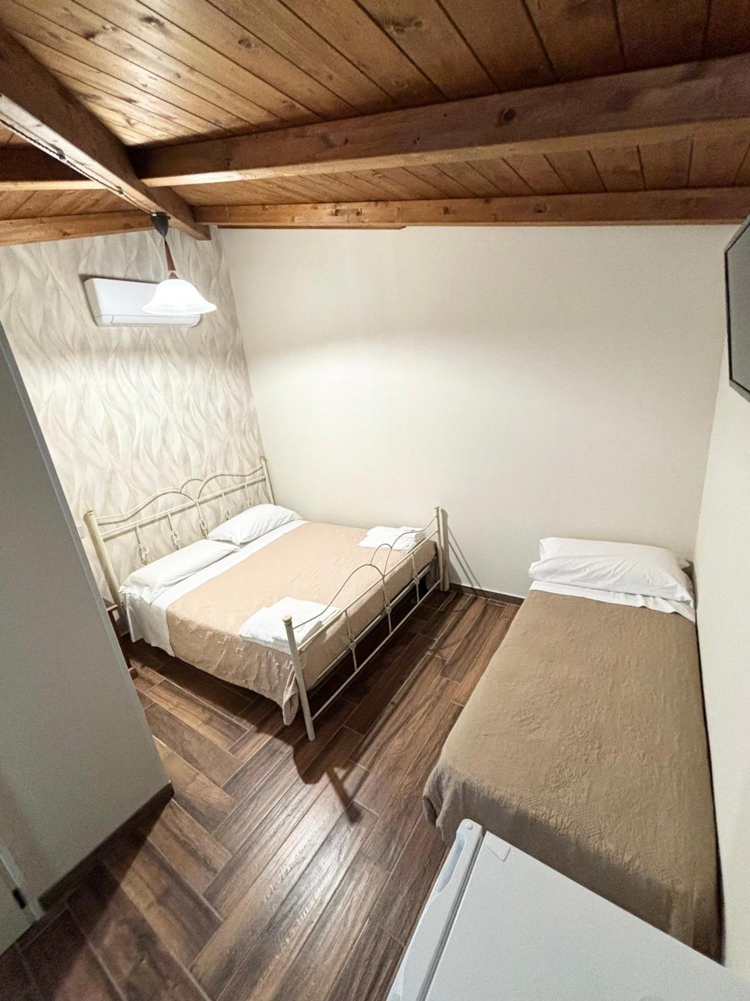 Rooms & Restaurant Il Castagneto Campagna Exteriör bild