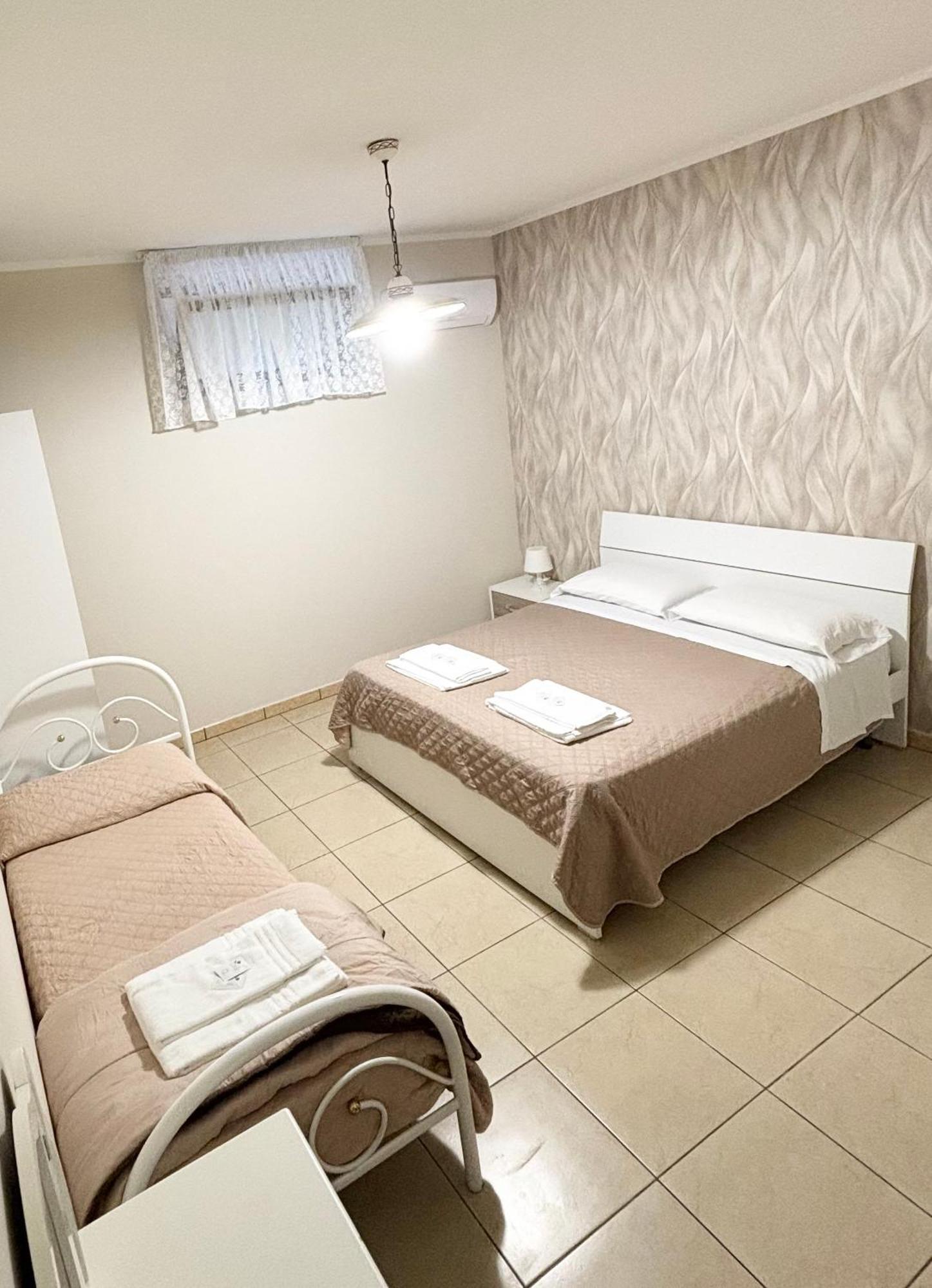 Rooms & Restaurant Il Castagneto Campagna Exteriör bild